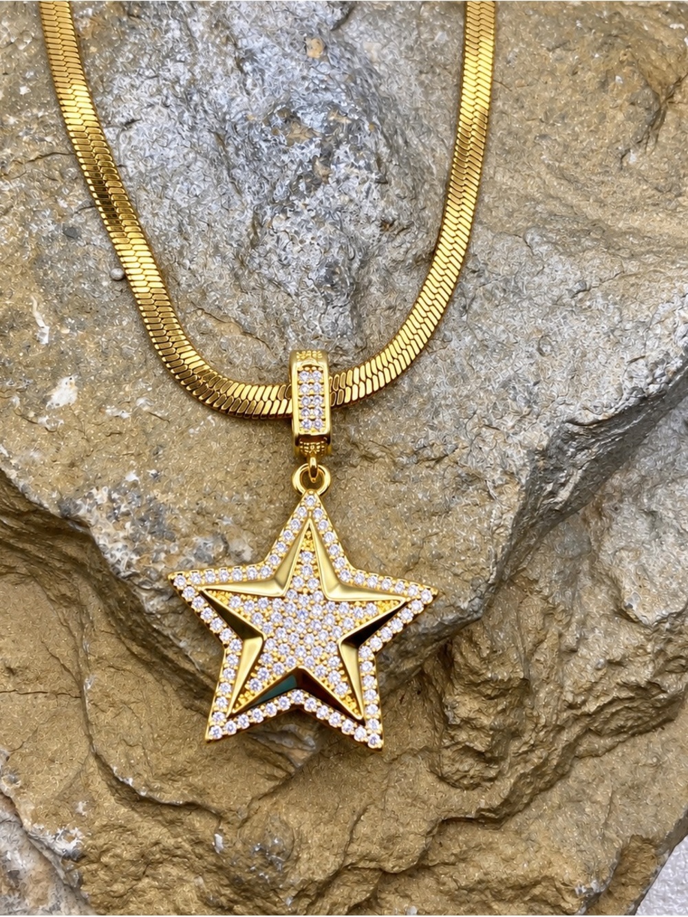 Gold Star Double-Layer PavĂŠ Crystal Pendant Necklace